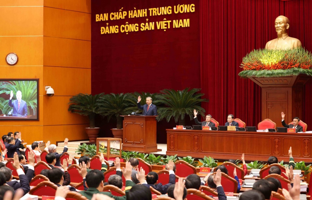 Công bố danh sách 19 Ủy viên Bộ Chính trị khoá XIV