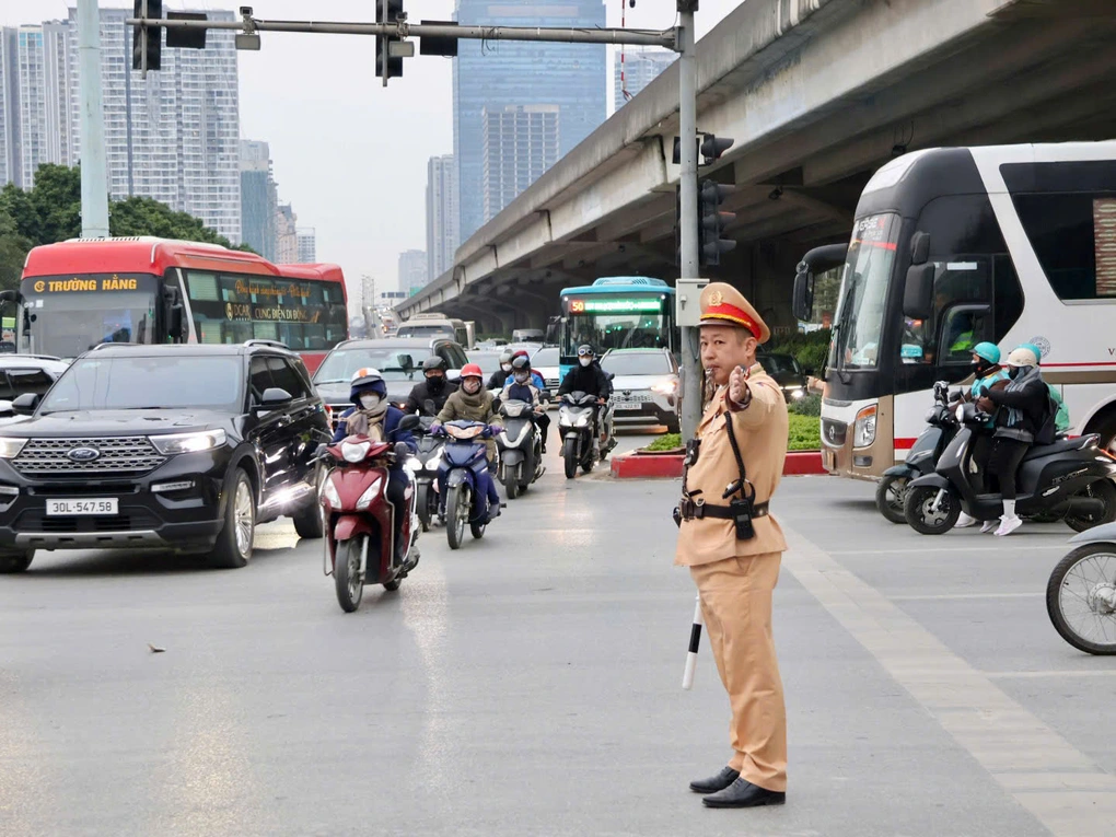 Giao thông an toàn, thông suốt trong ngày bế mạc Đại hội Đảng