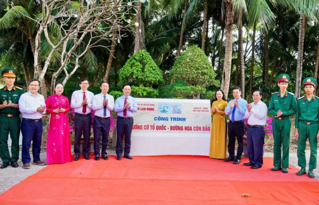 Khánh thành “Đường cờ Tổ quốc - Đường hoa Côn Đảo”