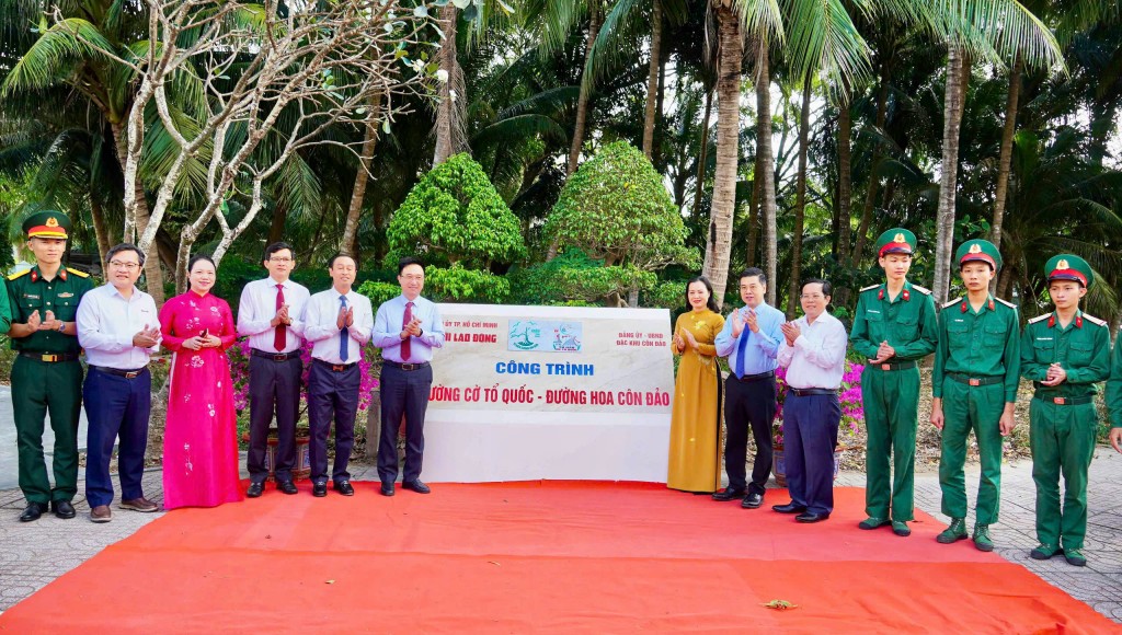 Khánh thành “Đường cờ Tổ quốc - Đường hoa Côn Đảo”