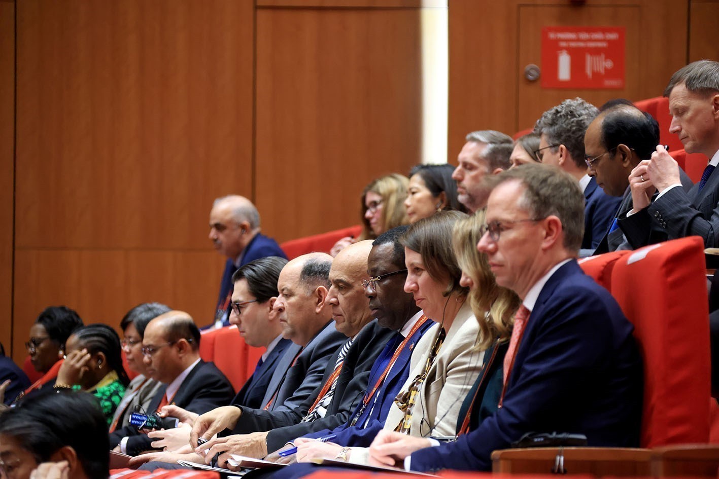 Các đại biểu quốc tế tham dự đại hội phiên bế mạc đại hội Các đại biểu quốc tế tham dự đại hội phiên bế mạc đại hội