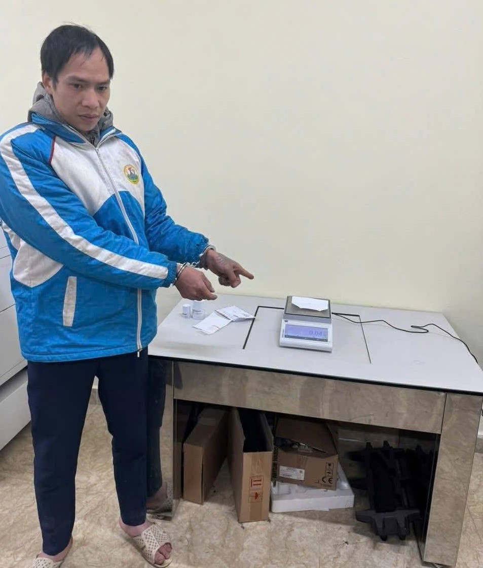 Đối tượng Phan Văn Cường và tang vật tại cơ quan Công an Đối tượng Phan Văn Cường và tang vật tại cơ quan Công an