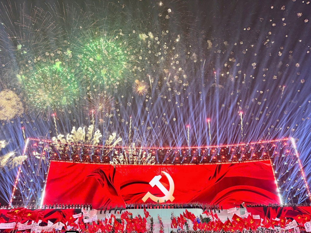 Màn pháo hoa rực rỡ Màn pháo hoa rực rỡ