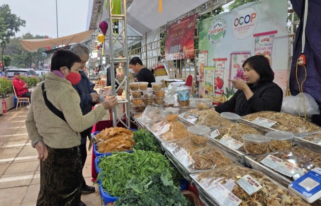 Những món quà rộn ràng chào mừng thành công Đại hội  Đảng