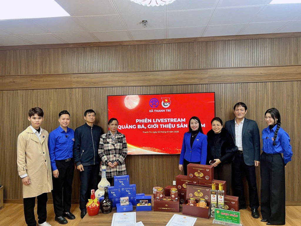 Các đại biểu, đoàn viên thanh niên và chủ thể OCOP chụp ảnh lưu niệm tại Phiên livestream quảng bá, giới thiệu sản phẩm OCOP xã Thanh Trì. Các đại biểu, đoàn viên thanh niên và chủ thể OCOP chụp ảnh lưu niệm tại Phiên livestream quảng bá, giới thiệu sản phẩm OCOP xã Thanh Trì.