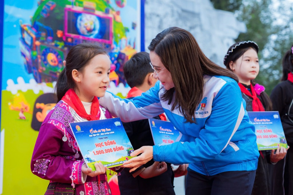 Xuân sẻ chia – Tết yêu thương đến với thiếu nhi Tuyên Quang Xuân sẻ chia – Tết yêu thương đến với thiếu nhi Tuyên Quang