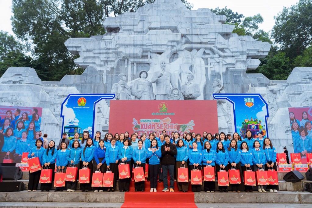 Xuân sẻ chia – Tết yêu thương đến với thiếu nhi Tuyên Quang Xuân sẻ chia – Tết yêu thương đến với thiếu nhi Tuyên Quang