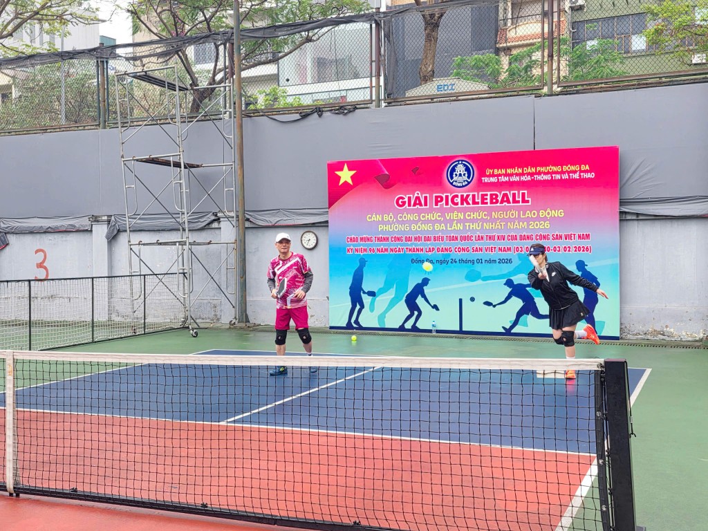 Các vận động viên tranh tài sôi nổi tại Giải Pickleball cán bộ, công chức, viên chức, người lao động phường Đống Đa lần thứ I, tạo không khí thi đua phấn khởi trong những ngày đầu Xuân Bính Ngọ. Các vận động viên tranh tài sôi nổi tại Giải Pickleball cán bộ, công chức, viên chức, người lao động phường Đống Đa lần thứ I, tạo không khí thi đua phấn khởi trong những ngày đầu Xuân Bính Ngọ.