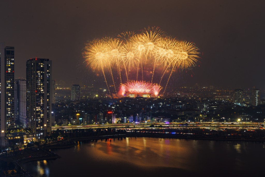 Phú Quốc, Đà Nẵng, Sun Group mang cả bầu trời pháo hoa đỉnh cao ra Thủ đô