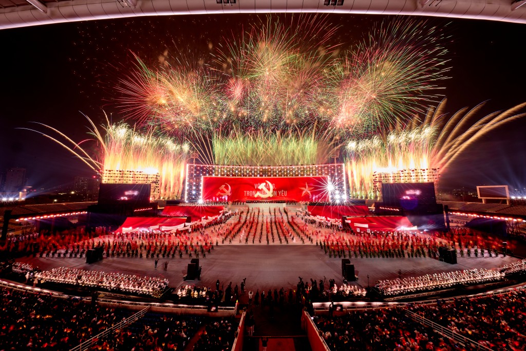 Phú Quốc, Đà Nẵng, Sun Group mang cả bầu trời pháo hoa đỉnh cao ra Thủ đô