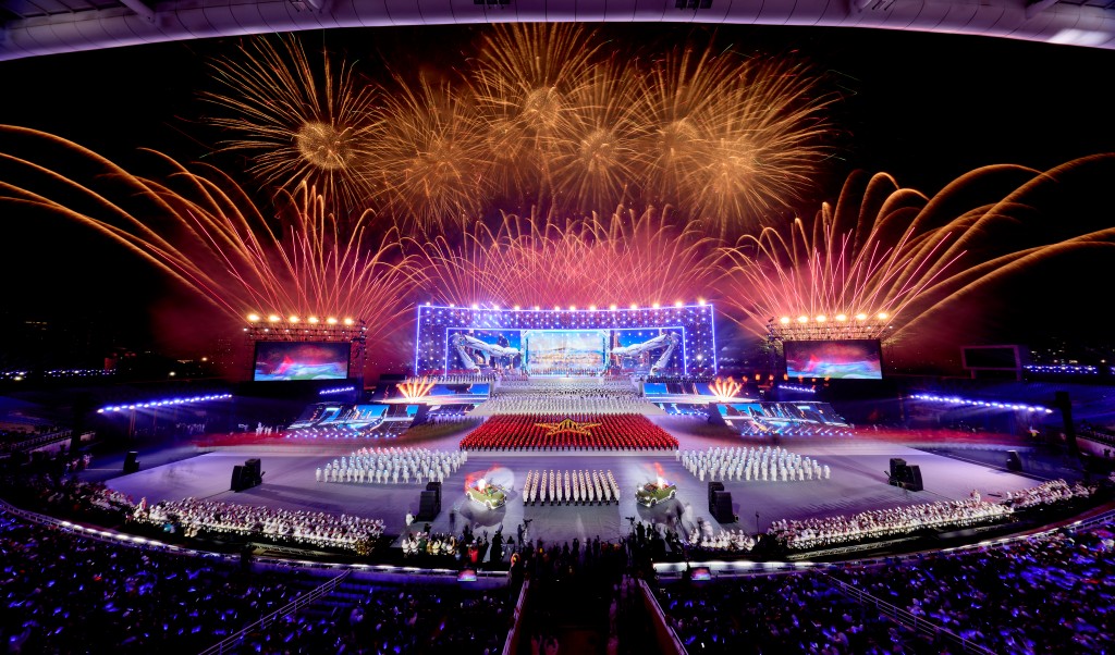 Phú Quốc, Đà Nẵng, Sun Group mang cả bầu trời pháo hoa đỉnh cao ra Thủ đô