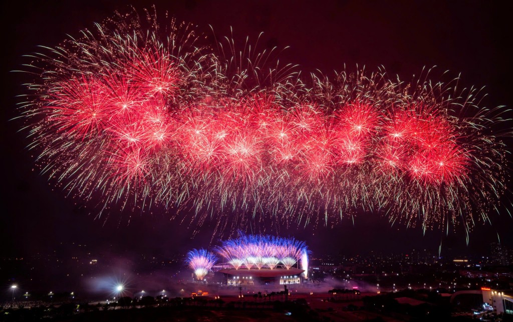 Phú Quốc, Đà Nẵng, Sun Group mang cả bầu trời pháo hoa đỉnh cao ra Thủ đô