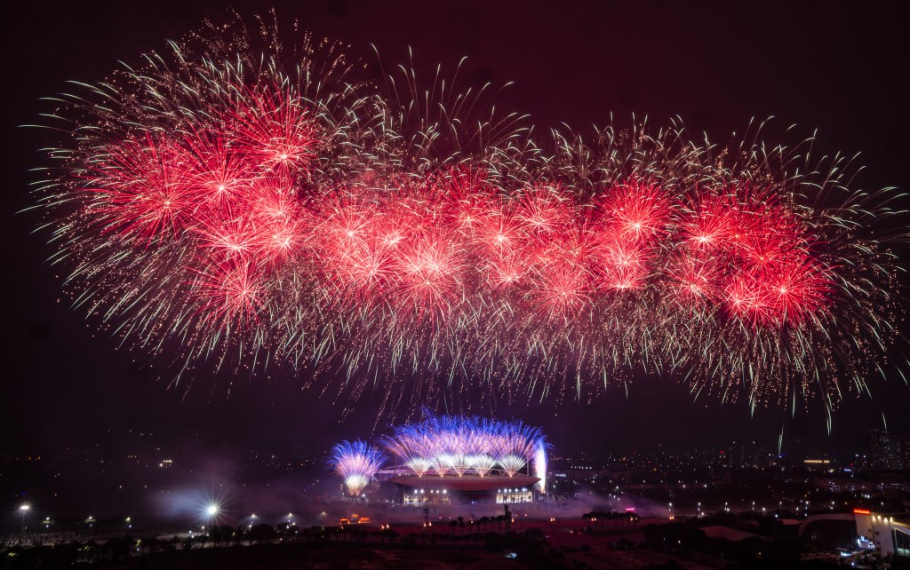 Phú Quốc, Đà Nẵng, Sun Group mang cả bầu trời pháo hoa đỉnh cao ra Thủ đô