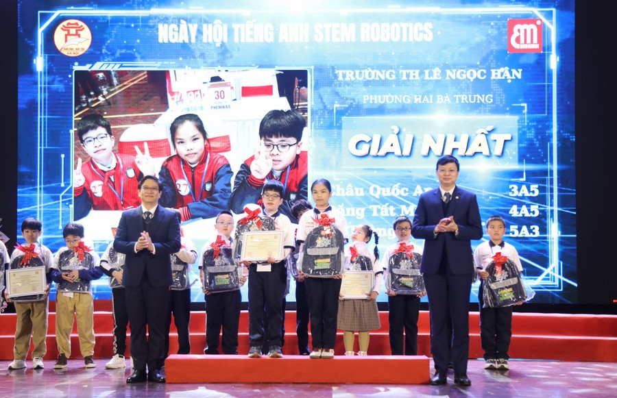 Gần 800.000 học sinh Hà Nội tham gia ngày hội tiếng Anh Robotics