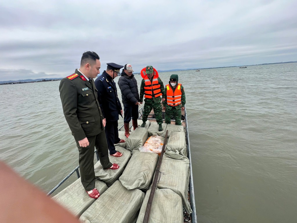 Biên phòng Trà Cổ thu giữ 800kg nầm lợn đông lạnh không nguồn gốc