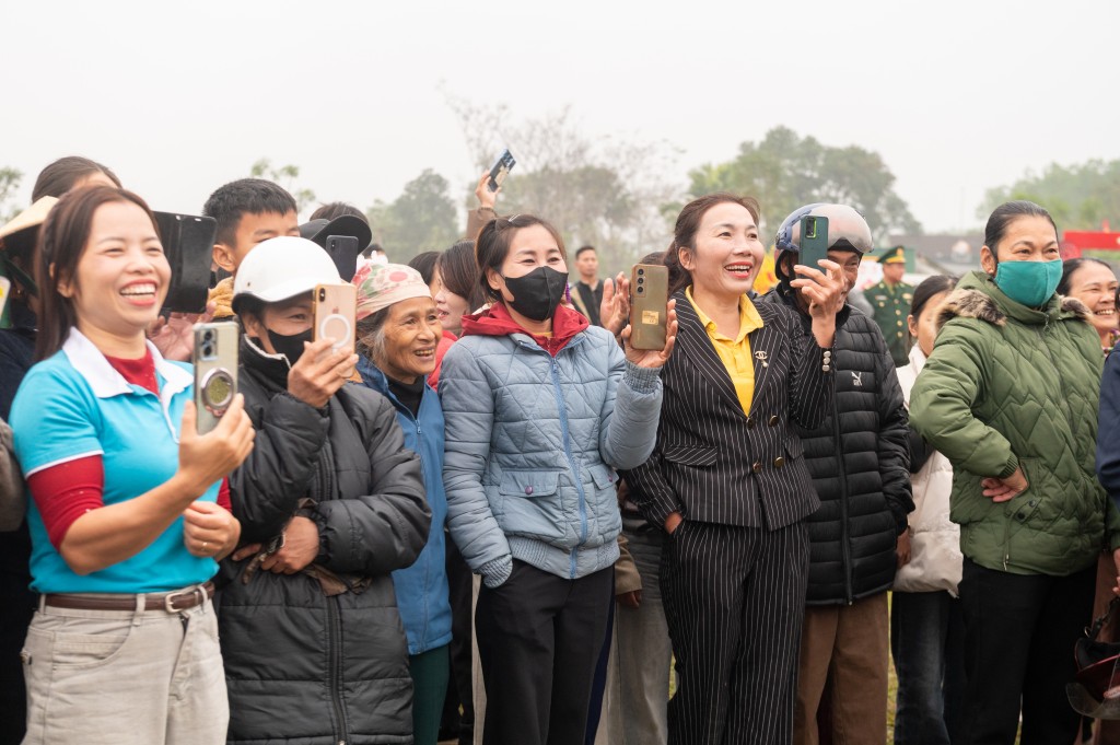 Người dân thích thú với những hoạt động gắn kết trong Sự kiện cộng đồng _Chung vị Tết Việt - Gắn Kết Muôn Miền_