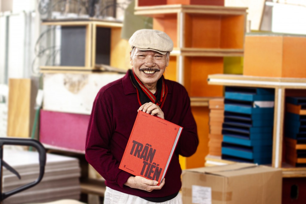 Nhạc sĩ Trần Tiến và cuốn sách vừa được ra mắt bạn đọc