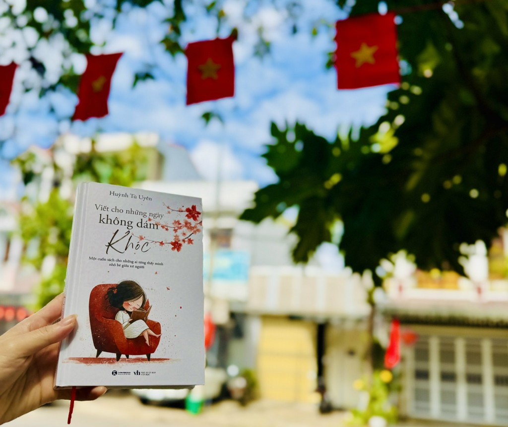 Cuốn sách là lời nhắn nhủ dịu dàng vượt qua khó khăn, thất bại gửi đến những ai đang ở, đã từng ở hoặc mơ ước sẽ đến một miền đất khác Cuốn sách là lời nhắn nhủ dịu dàng vượt qua khó khăn, thất bại gửi đến những ai đang ở, đã từng ở hoặc mơ ước sẽ đến một miền đất khác