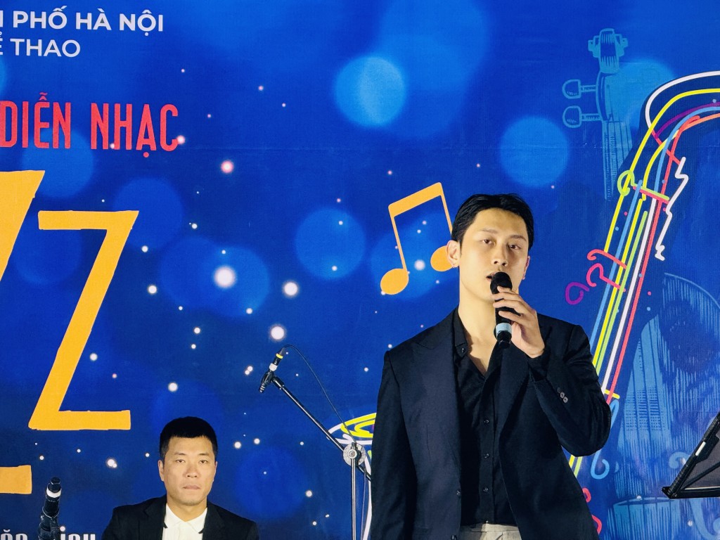 Ca sĩ Quân Phạm với các ca khúc “ The Shadow of your Smile”, “