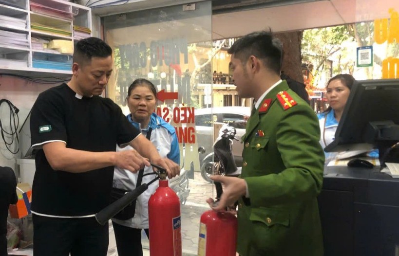Công an Ba Đình đẩy mạnh tuyên truyền phòng cháy chữa cháy dịp Tết