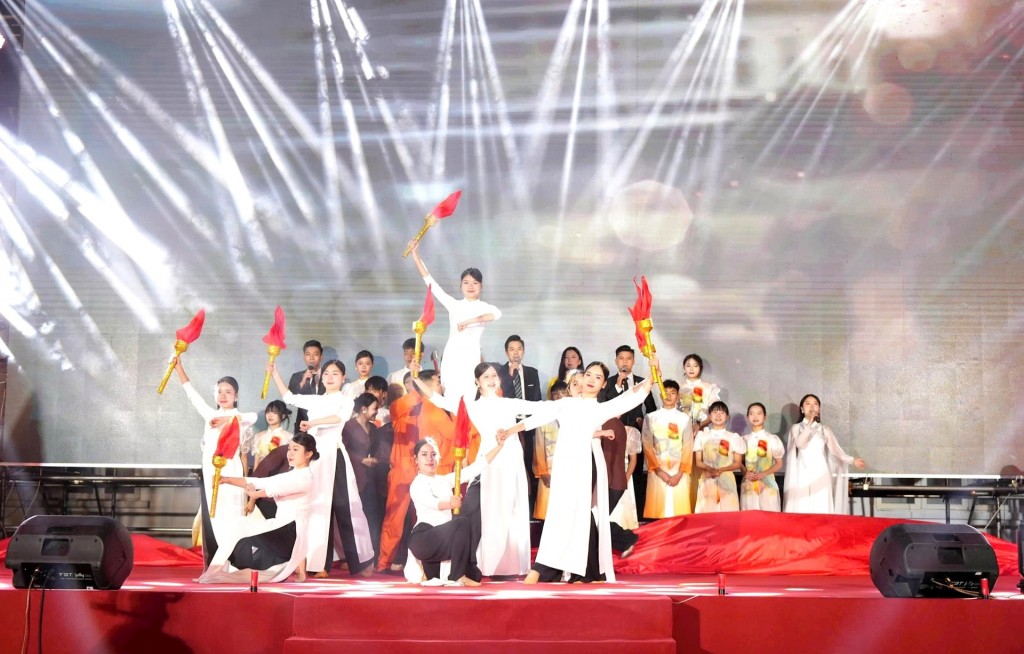 Bản hòa ca của niềm tin, lòng tự hào và khát vọng vươn lên