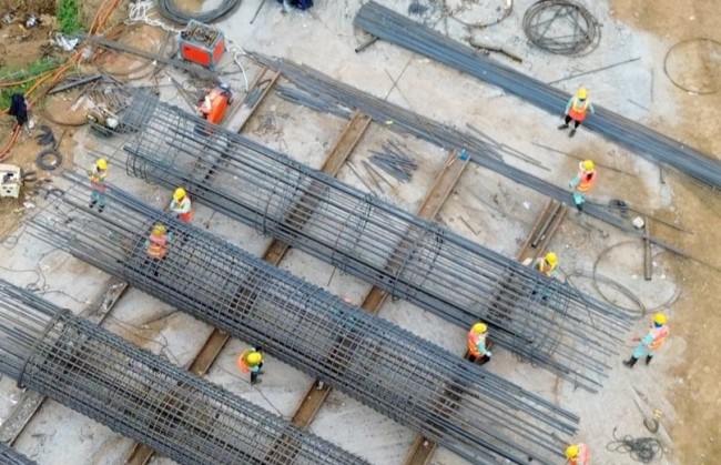 Nhộn nhịp công trường thi công cầu Trần Hưng Đạo