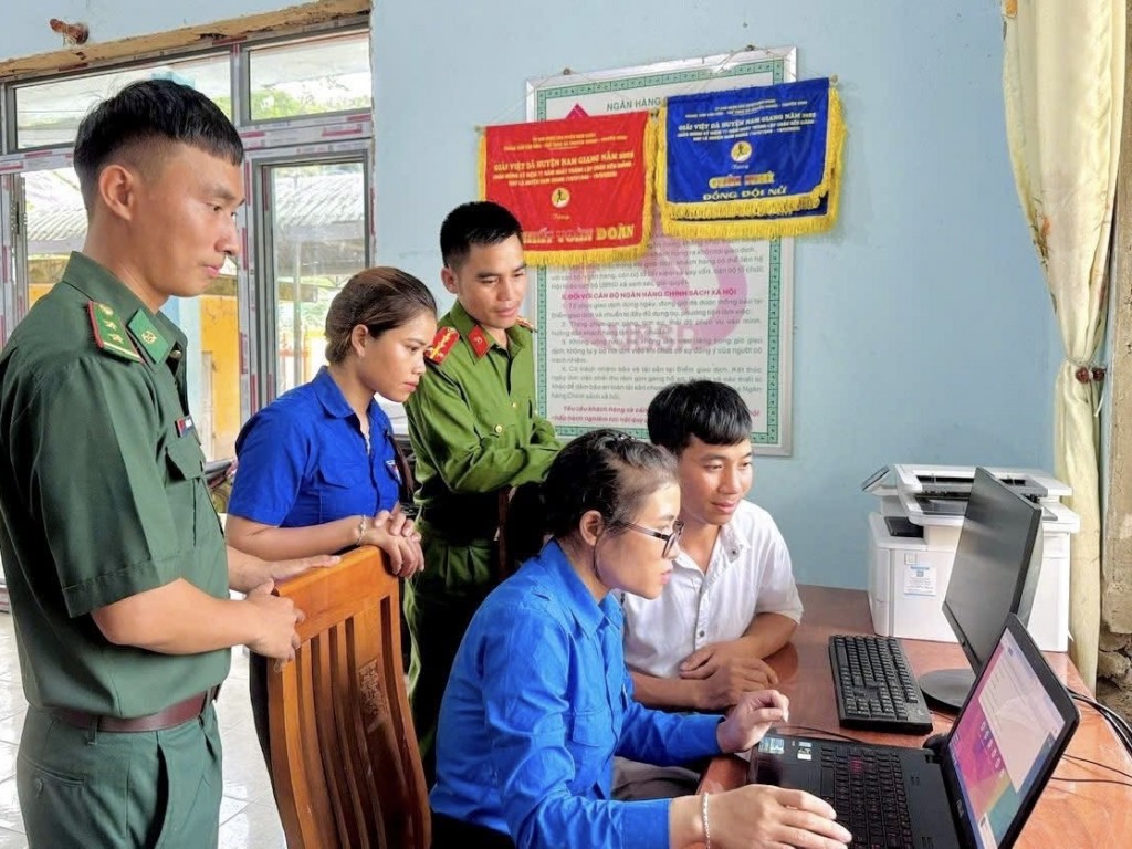 TP Đà Nẵng hiện có 3.766 Tổ công nghệ số cộng đồng, với tổng số gần 24.303 thành viên (Ảnh: Đ.Minh) TP Đà Nẵng hiện có 3.766 Tổ công nghệ số cộng đồng, với tổng số gần 24.303 thành viên (Ảnh: Đ.Minh)