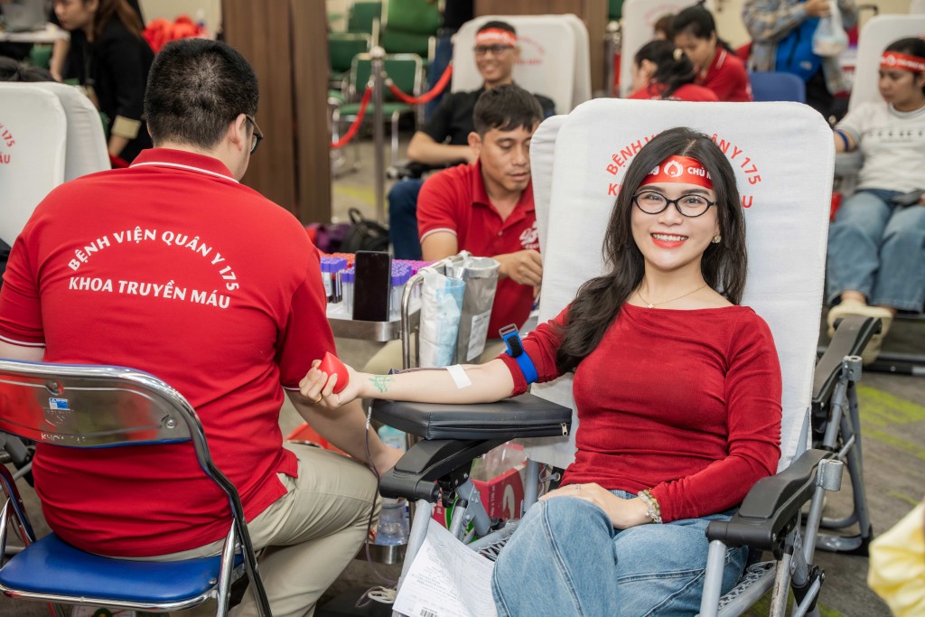 Chương trình hiến máu Chủ Nhật Đỏ tại Amway Việt Nam tiếp nhận gần 400 đơn vị máu, góp phần bổ sung nguồn máu phục vụ công tác cấp cứu và điều trị Chương trình hiến máu Chủ Nhật Đỏ tại Amway Việt Nam tiếp nhận gần 400 đơn vị máu, góp phần bổ sung nguồn máu phục vụ công tác cấp cứu và điều trị