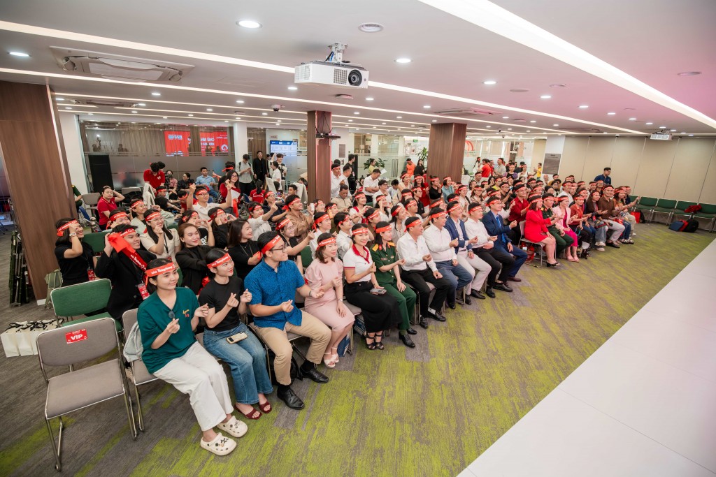 Sự kiện thu hút hơn 600 nhân viên, nhà phân phối và khách hàng của Amway Việt Nam tham gia ngày hội hiến máu Chủ Nhật Đỏ. Sự kiện thu hút hơn 600 nhân viên, nhà phân phối và khách hàng của Amway Việt Nam tham gia ngày hội hiến máu Chủ Nhật Đỏ.