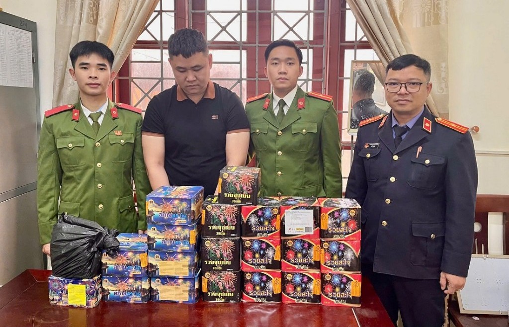 Diễn Châu (Nghệ An): Bắt giữ đối tượng tàng trữ trái phép pháo nổ