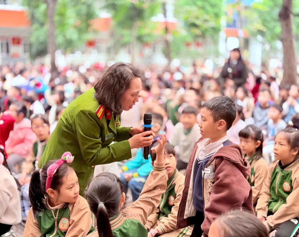 Mùa Xuân yêu thương gửi đi từ học trò Tiểu học Trung Tự Mùa Xuân yêu thương gửi đi từ học trò Tiểu học Trung Tự