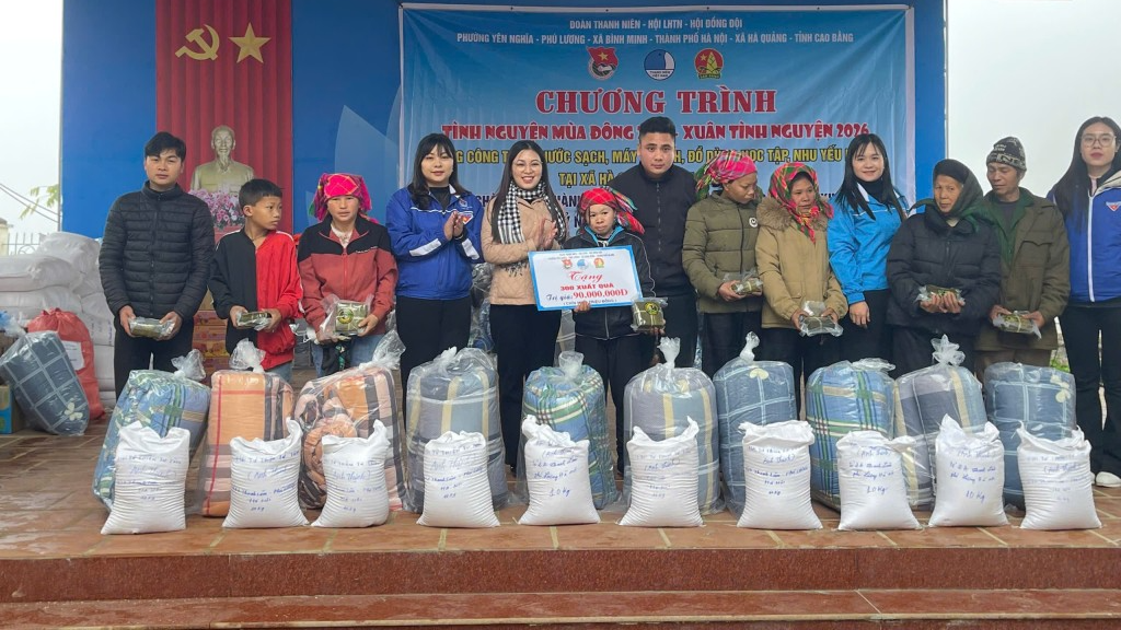 Hành trình “Đông ấm” mang mùa xuân về vùng cao