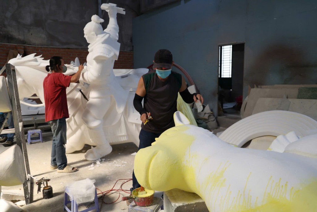 khoảng 70 - 90% khối lượng linh vật đã hoàn thành