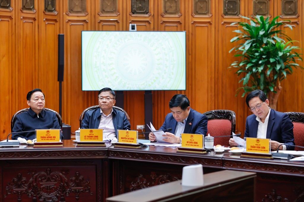 Các Phó Thủ tướng Trần Hồng Hà, Lê Thành Long, Nguyễn Chí Dũng, Hồ Quốc Dũng dự họp - Ảnh: VGP/Nhật Bắc