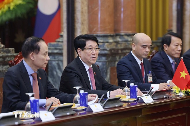 Chủ tịch nước Lương Cường và đoàn Việt Nam tại cuộc hội đàm với Tổng Bí thư, Chủ tịch nước Lào Thongloun Sisoulith. (Ảnh: Lâm Khánh/TTXVN)