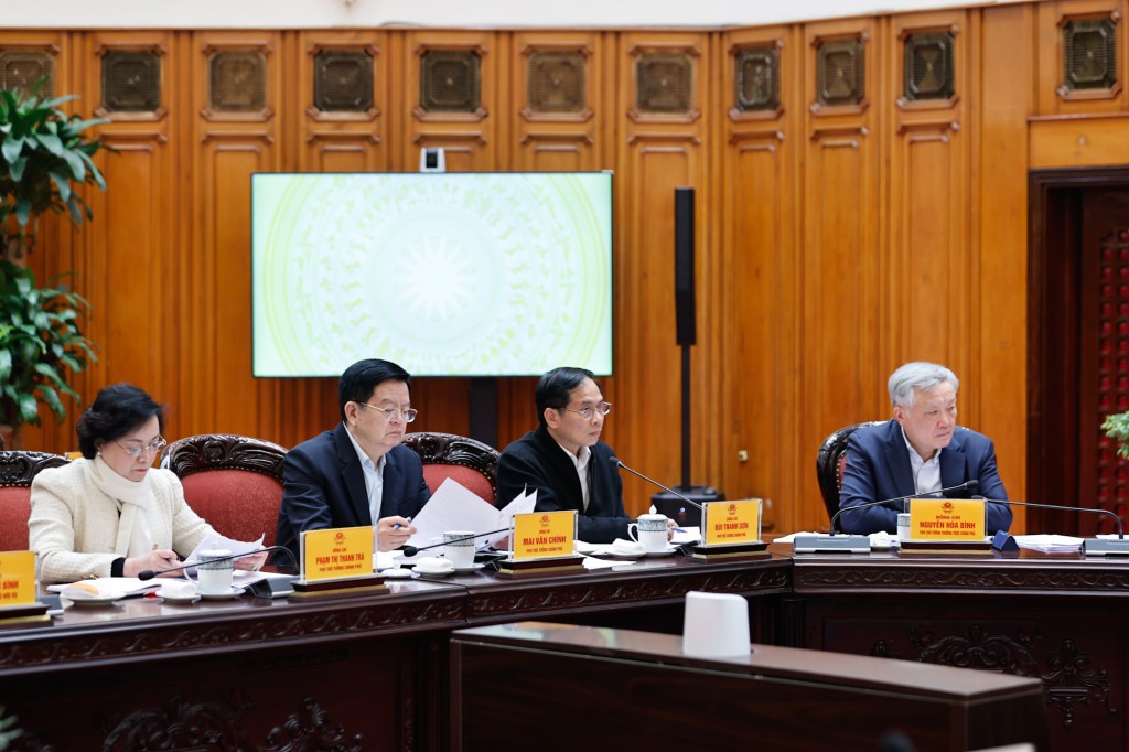 Các Phó Thủ tướng Nguyễn Hòa Bình, Bùi Thanh Sơn, Mai Văn Chính, Phạm Thị Thanh Trà dự họp - Ảnh: VGP/Nhật Bắc