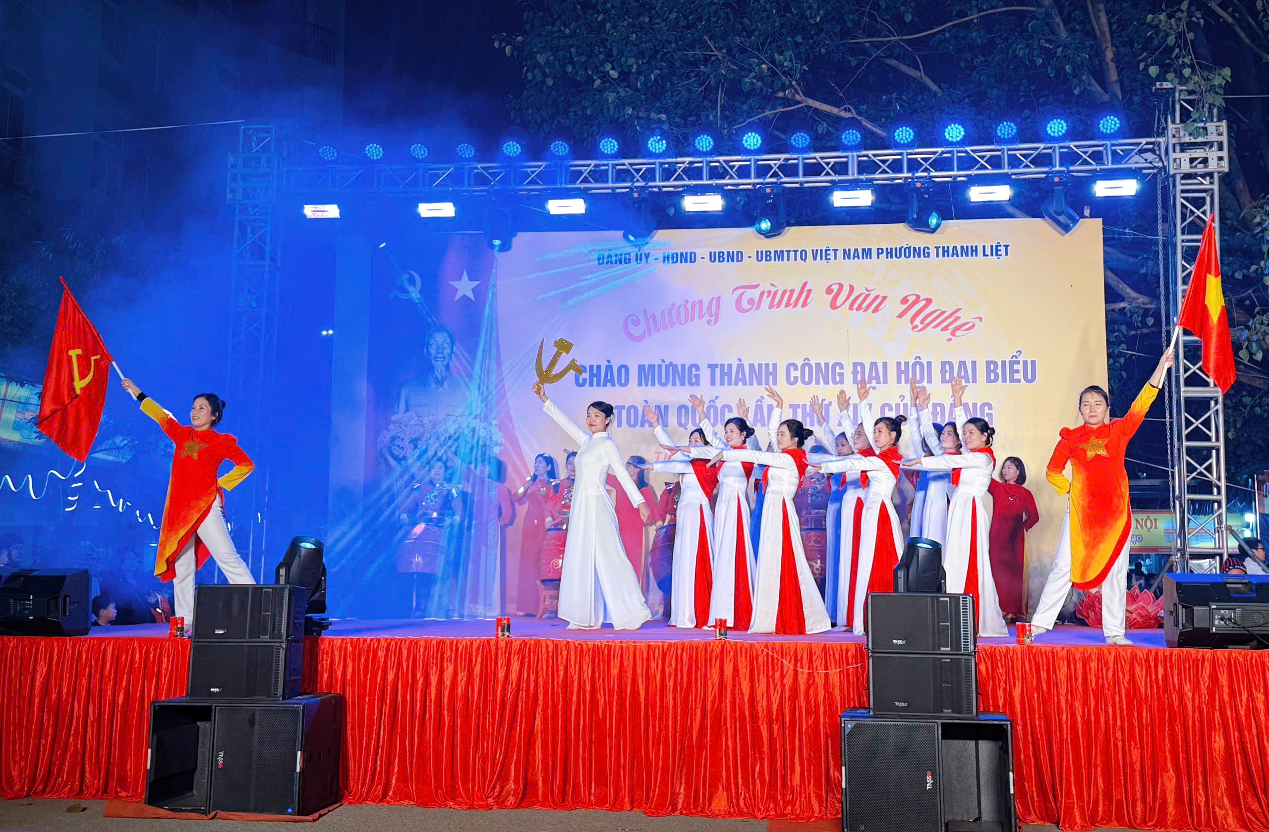 Tưng bừng liên hoan văn nghệ chào mừng thành công Đại hội Đảng Tưng bừng liên hoan văn nghệ chào mừng thành công Đại hội Đảng