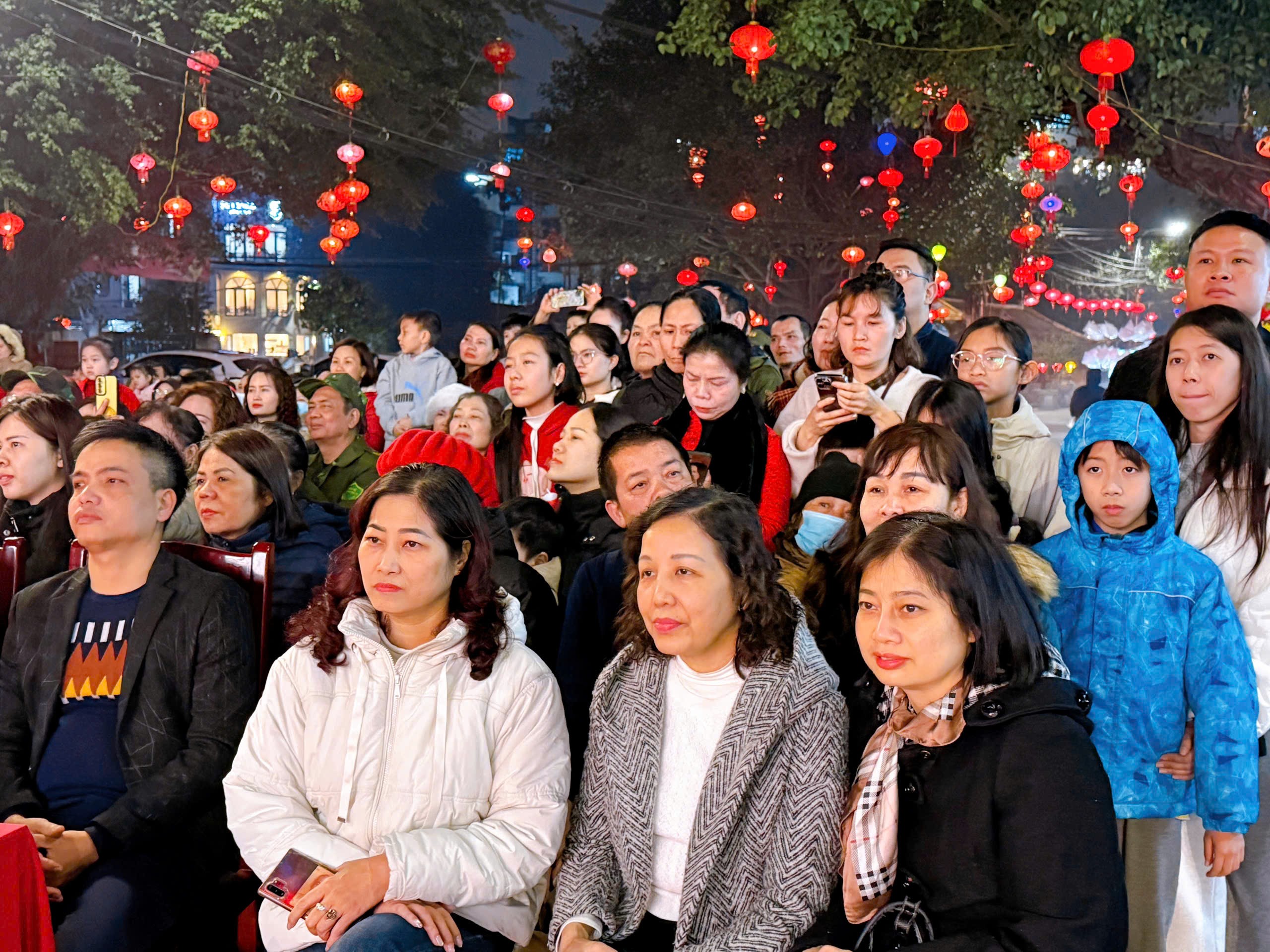Tưng bừng liên hoan văn nghệ chào mừng thành công Đại hội Đảng Tưng bừng liên hoan văn nghệ chào mừng thành công Đại hội Đảng