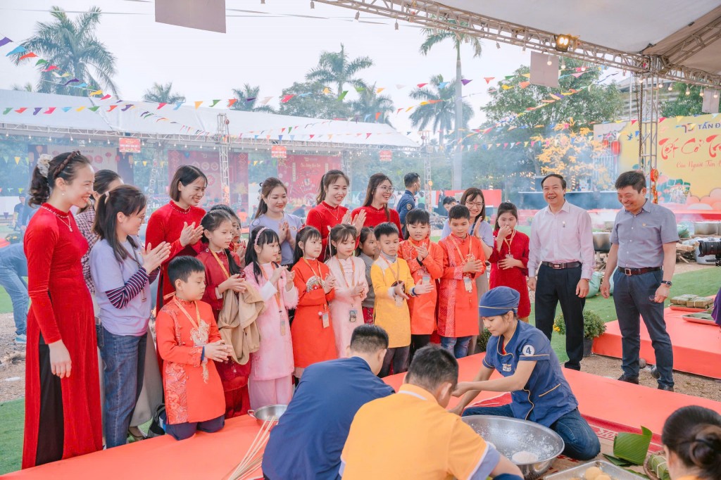 Tân Đệ trao Tết xanh, thưởng 3 tháng lương cho người lao động