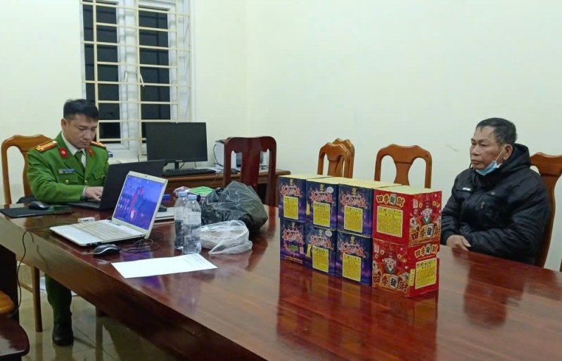 Nghệ An: Công an phường Cửa lò bắt giữ đối tượng tàng trữ pháo nổ