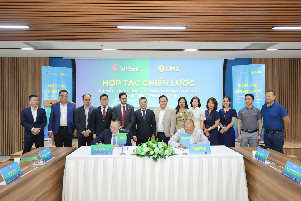 VPBank và DMX ra mắt thẻ tín dụng đầu tiên trong lĩnh vực bán lẻ điện tử tiêu dùng VPBank MWG Mastercard
