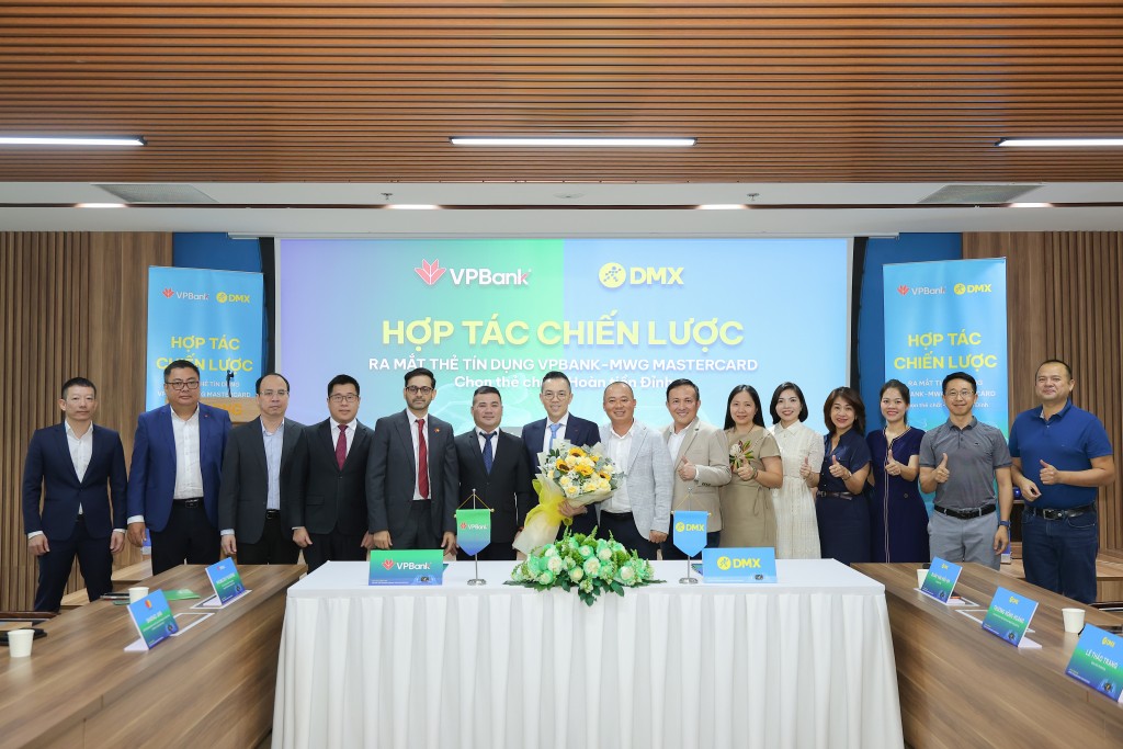 VPBank và DMX ra mắt thẻ tín dụng đầu tiên trong lĩnh vực bán lẻ điện tử tiêu dùng VPBank MWG Mastercard VPBank và DMX ra mắt thẻ tín dụng đầu tiên trong lĩnh vực bán lẻ điện tử tiêu dùng VPBank MWG Mastercard