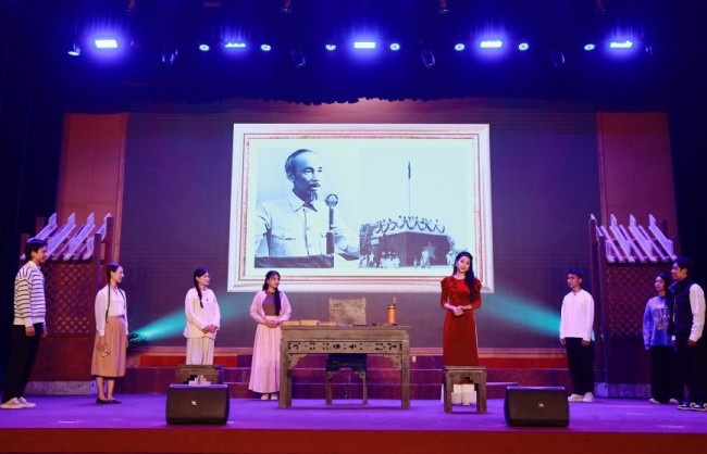 Khơi dậy khát vọng cống hiến, chào mừng thành công Đại hội Đảng