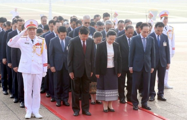 Tổng Bí thư, Chủ tịch nước Lào vào Lăng viếng Chủ tịch Hồ Chí Minh