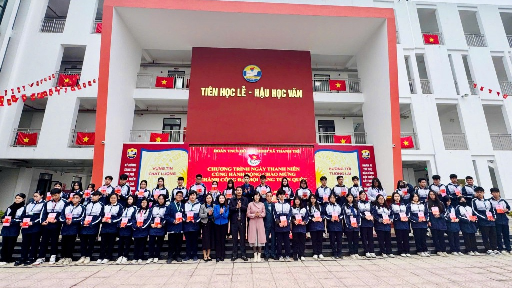 Đoàn xã Thanh Trì tổ chức lễ kết nạp đoàn viên mới Đoàn xã Thanh Trì tổ chức lễ kết nạp đoàn viên mới