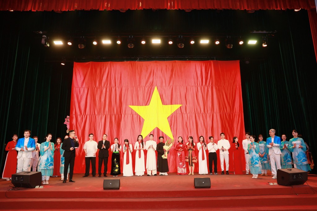 Khơi dậy khát vọng cống hiến, chào mừng thành công Đại hội Đảng