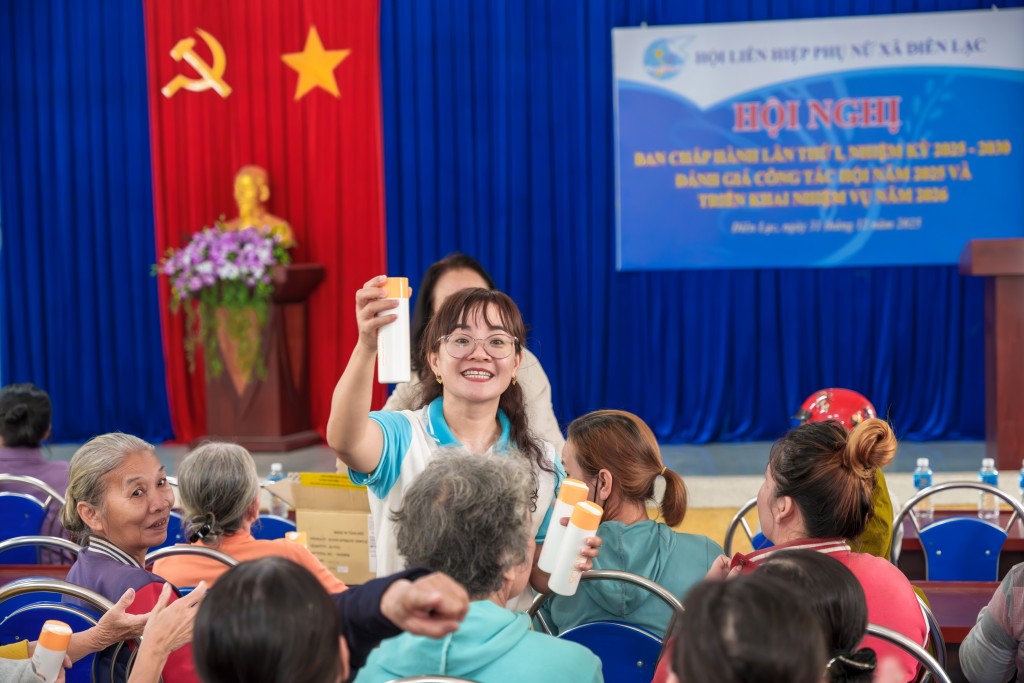 Dung Dịch Vệ Sinh Phụ Nữ Scion Intimate Gentle Wash – sản phẩm được Nu Skin Việt Nam trao tặng cho phụ nữ, giúp bảo vệ vùng da nhạy cảm và hỗ trợ vệ sinh hàng ngày an toàn.