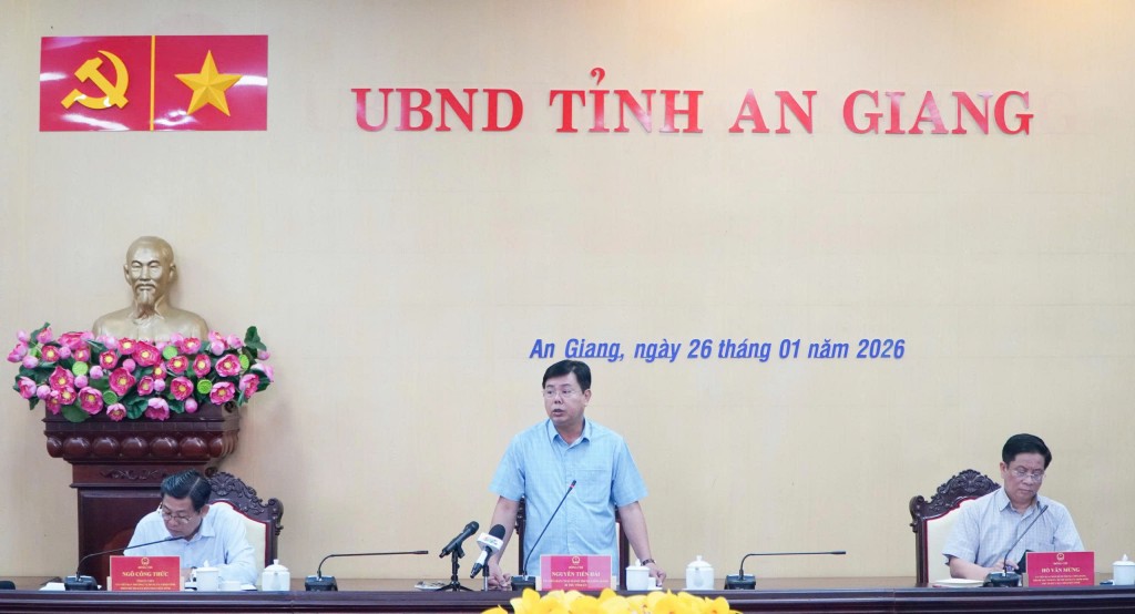 Bí thư Tỉnh ủy An Giang Nguyễn Tiến Hải phát biểu chỉ đạo tại cuộc họp. Ảnh: Như Ngọc/Cổng TTĐT An Giang
