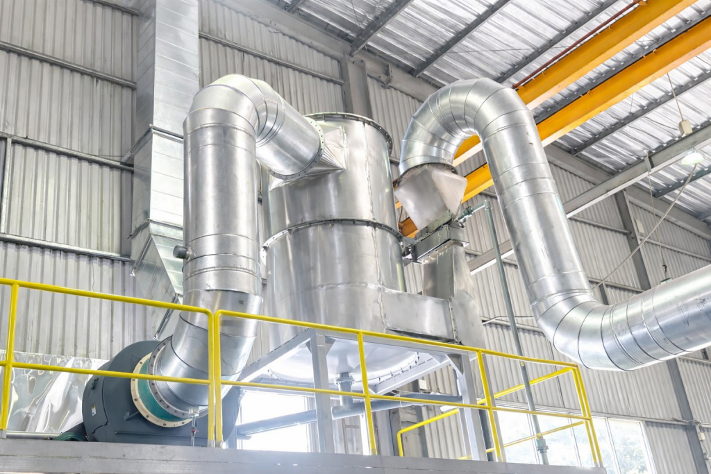 Tháp tách khí–lỏng xoáy trong hệ thống xử lý khí thải của Công ty Cổ phần Công nghệ Ha Lô, nơi dòng khí sau Venturi được tách sương dầu bằng cơ chế xoáy ly tâm trước khi thải ra môi trường. Tháp tách khí–lỏng xoáy trong hệ thống xử lý khí thải của Công ty Cổ phần Công nghệ Ha Lô, nơi dòng khí sau Venturi được tách sương dầu bằng cơ chế xoáy ly tâm trước khi thải ra môi trường.