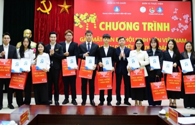 Cùng sinh viên đón Tết vui tươi, ấm áp nghĩa tình
